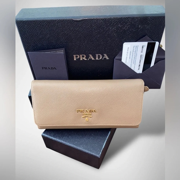 Prada Bifold Beige Safiano Leather Wallet with COA and Box - Picture 2 of 16
